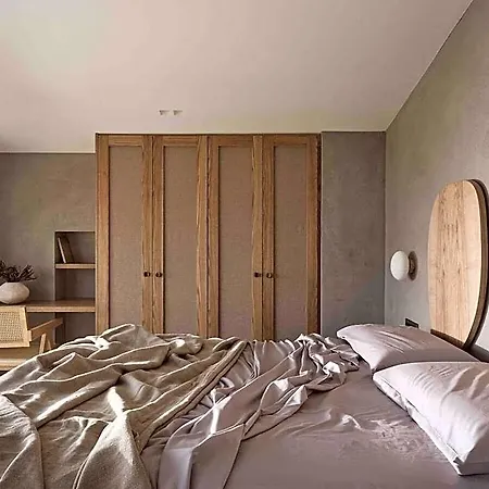 Theros Exotica Contemporary Loft *